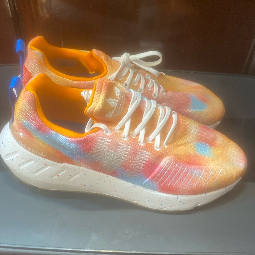 Ladies adidas swift run